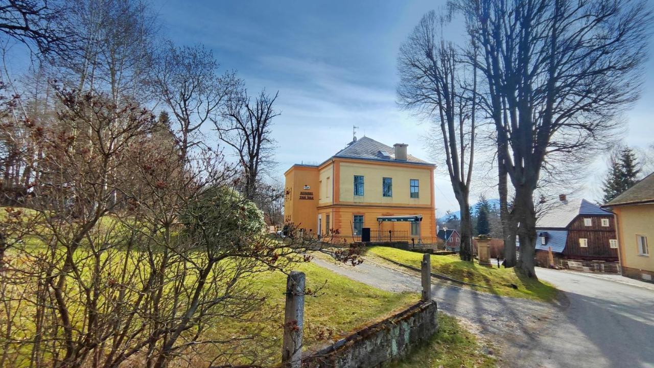 Mezná Hotel Stara Skola מראה חיצוני תמונה