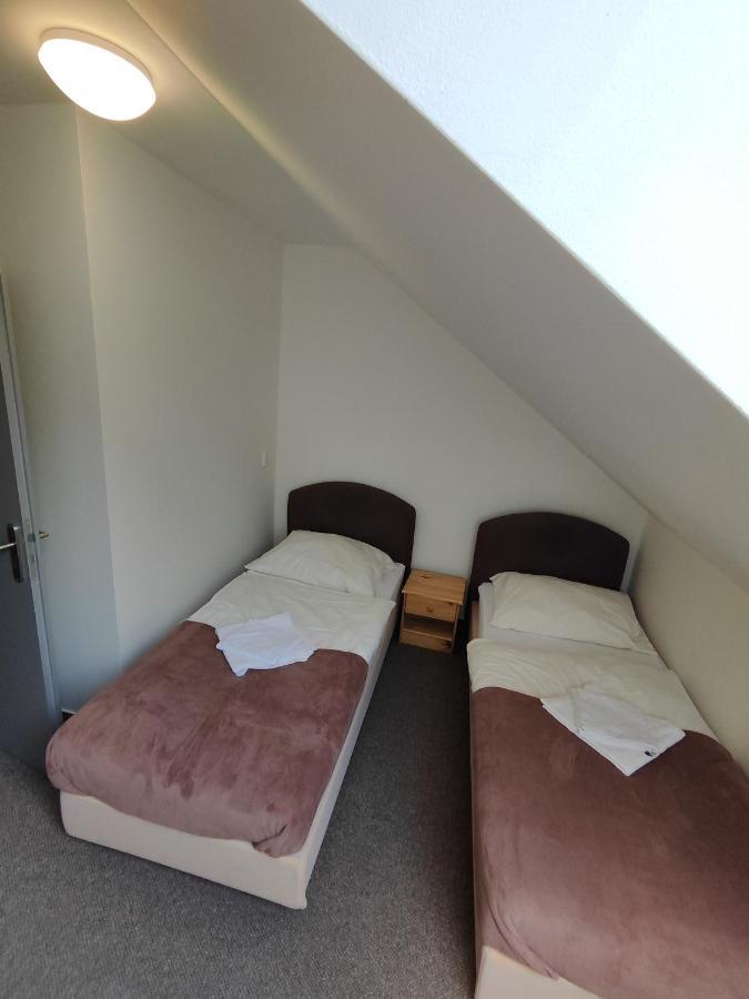 Mezná Hotel Stara Skola מראה חיצוני תמונה
